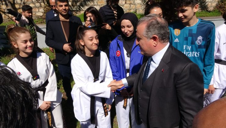 Osman Aşkın Bak’tan Kahramanmaraş’a stadyum sözü