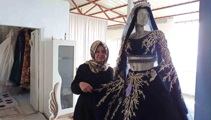 Kahramanmaraş’ta Mikrokredi Desteğiyle Gelinlik ve Abiye Satışı Yapan Kadın