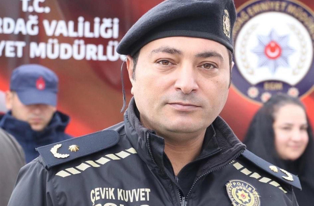Depremzedelerin yardım malzemelerini evine götüren emniyet müdürü, kalp krizinden hayatını kaybetti