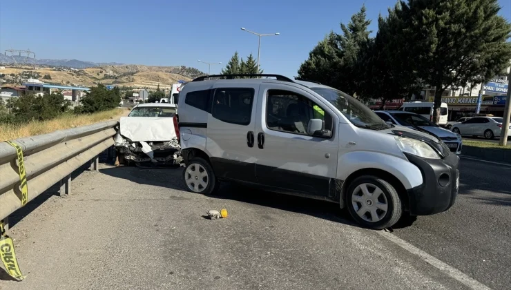 Otomobil Kazası: 1 Ölü, 2 Yaralı