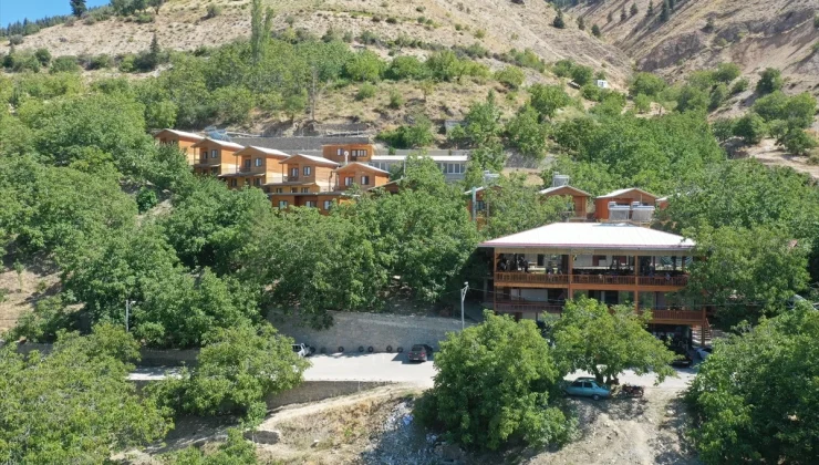 Çağlayancerit’teki doğal güzellikler arasındaki bungalov evler turistlerin yeni rotası haline geldi