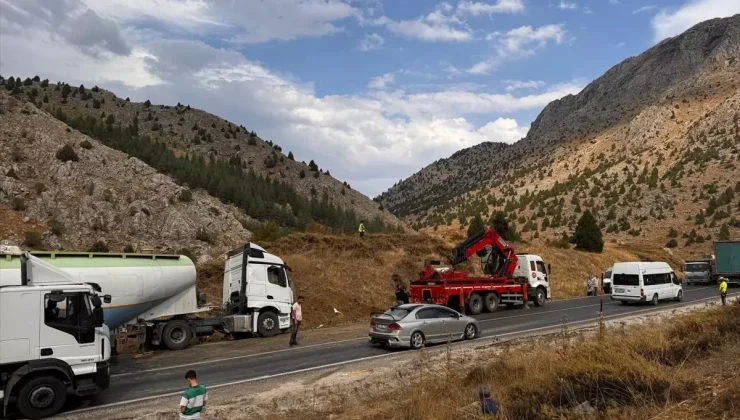 Kahramanmaraş-Göksun Yolu 2,5 Saat Kapalı Kaldı