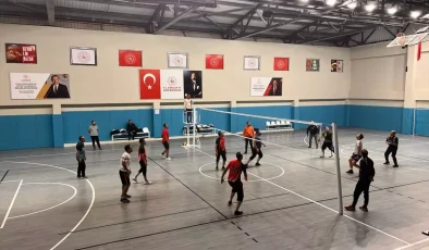 Çağlayancerit’te Öğretmenler Günü Voleybol Turnuvası