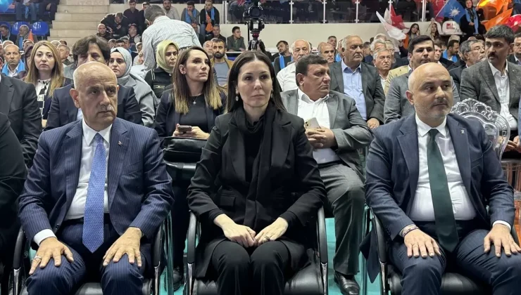AK Parti’li Karaaslan, partisinin Türkoğlu ilçe kongresinde konuştu