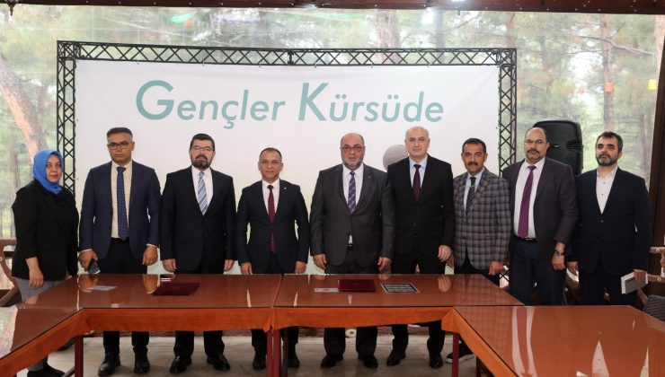 “GENÇLER KÜRSÜDE” PROJESİ PROTOKOLÜ İMZALANDI