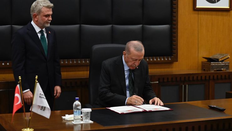 Cumhurbaşkanı Erdoğan, Büyükşehir Belediyesini Ziyaret Etti