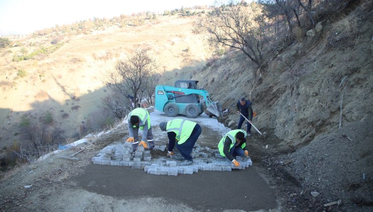 DULKADİROĞLU BELEDİYESİ’NDEN KIRSAL MAHALLELERE KİLİT PARKE HİZMETİ