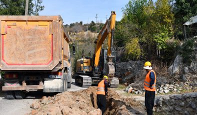 Büyükşehir, Bir Mahallenin Daha İçmesuyu Sorununu Çözüme Kavuşturuyor