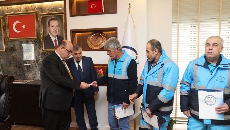DULKADİROĞLU BELEDİYESİ ÇALIŞANLARINDAN ÖRNEK DAVRANIŞ BELEDİYE EKİPLERİ, KAYBOLAN ZİYNET EŞYALARINI BULUP SAHİBİNE TESLİM ETTİ