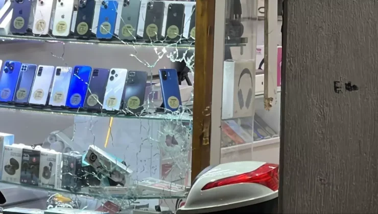 elefon kılıfını beğenmeyen şahıs dükkana ateş açtı: 2 yaralı