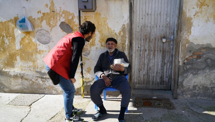 Büyükşehir’in Gönül Sofrası: Ulu Çınarlara Her Gün Sıcak Bir Dokunuş