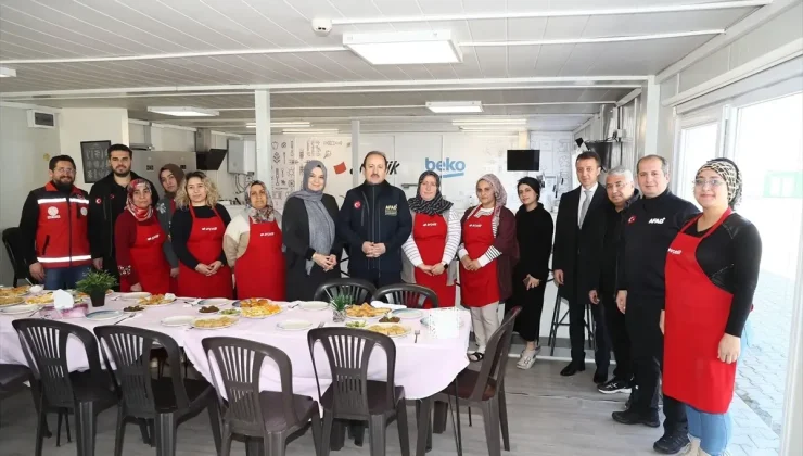 AFAD Başkanı Depremzedeleri Ziyaret Etti