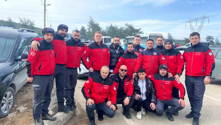 Sakarya Büyükşehir itfaiyesi asrın felaketinde Kahramanmaraş’ta acıyı paylaştı