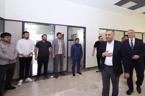 BAŞKAN TOPTAŞ BELEDİYE PERSONELLERİYLE BAYRAMLAŞTI