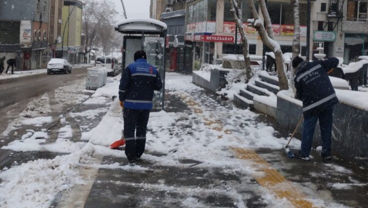 Kar Yağışı Sonrası Yaya ve Araç Trafiğinde Güvenlik İçin Büyükşehir Sahada