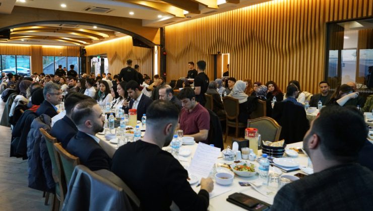 Büyükşehir’in İftar Sofrası Üniversiteli Gençleri Ağırladı