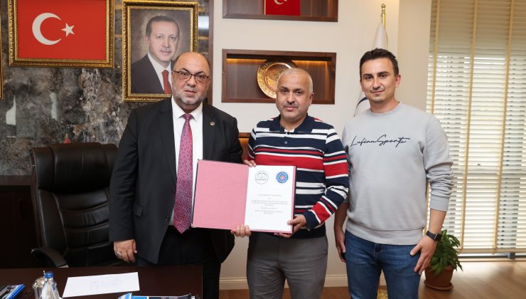BAŞKAN AKPINAR, “PARK VE BAHÇELERİMİZİN BANKLARINI MESLEK LİSELERİMİZ ÜRETMEYE DEVAM EDECEK”
