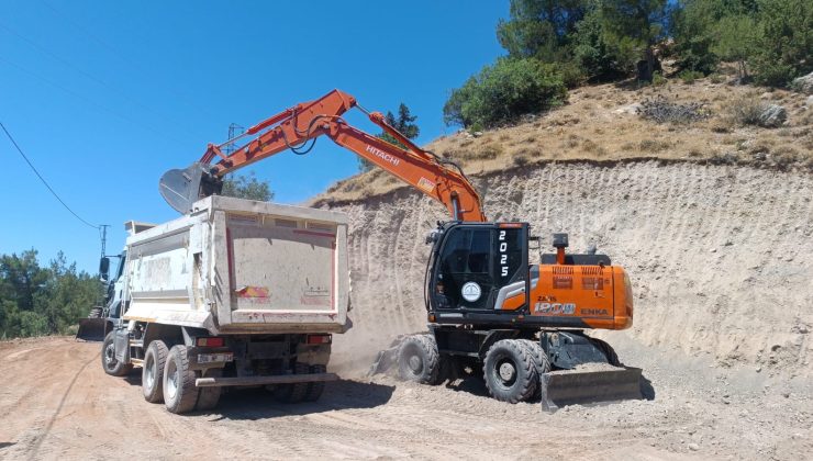 AĞABEYLİ MAHALLESİ’NDE YOL İYİLEŞTİRME ÇALIŞMALARI DEVAM EDİYOR