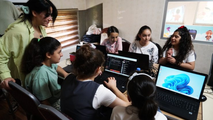 Çocuklar Büyükşehir’in Kodlama ve Yapay Zekâ Atölyesinde