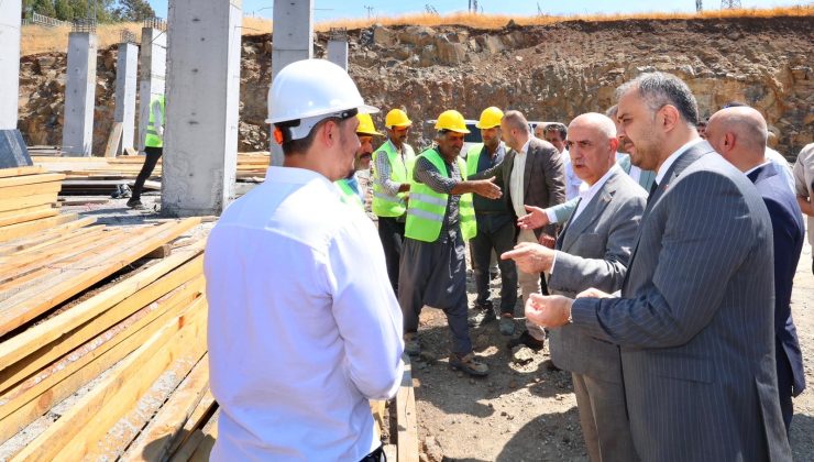 Kirişci ve Toptaş, Kale Gençlik Merkezi İnşaatında İncelemelerde Bulundu