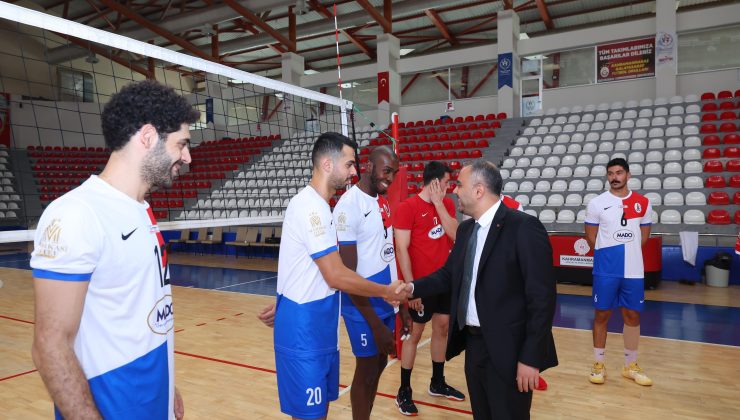 ONİKİŞUBAT BELEDİYESPOR VOLEYBOL TAKIMI, SAHAYA ÇIKIYOR