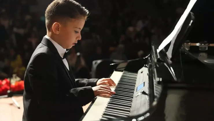Kahramanmaraş’ta Filarmoni Sanat Akademisi öğrencilerinden konser ve resim sergisi
