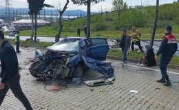 17 YAŞINDAKİ EHLİYETSİZ SÜRÜCÜ DEHŞET SAÇTI: ARAÇ REFÜJÜ BİÇTİ