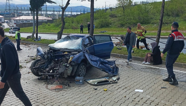 17 YAŞINDAKİ EHLİYETSİZ SÜRÜCÜ DEHŞET SAÇTI: ARAÇ REFÜJÜ BİÇTİ
