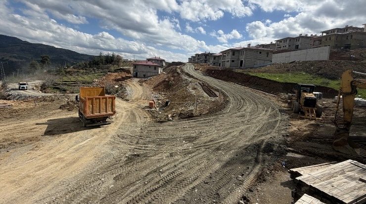 Onikişubat’ta Kırsal Atağı: 11 Mahallede Eş Zamanlı Yol Seferberliği