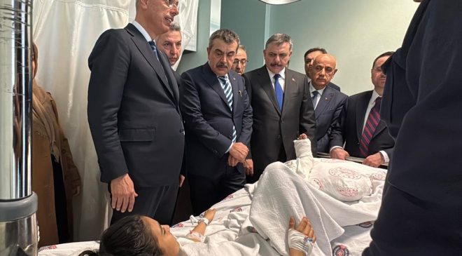 Kahramanmaraş’ta Okul Saldırısı: Bakanlar Yaralı Öğrencileri Hastanede Ziyaret Etti
