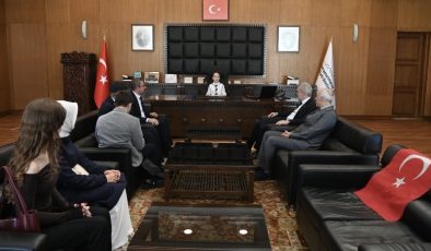 Büyükşehir’de 23 Nisan’da Anlamlı Devir Teslim