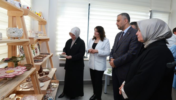 Depremzede Kadınların Emeği Seramik Sergisinde Hayat Buldu