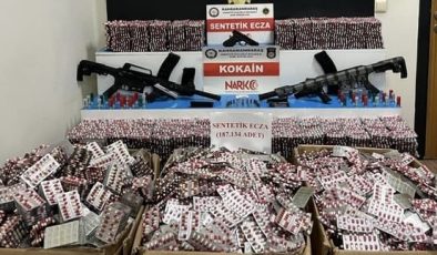Kahramanmaraş’ta Narkotik Operasyonu: Uyuşturucu ve Ruhsatsız Silahlar Ele Geçirildi