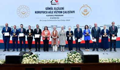 Kahramanmaraş’ın Koruyucu Aile Başarısı Ödülle Taçlandı