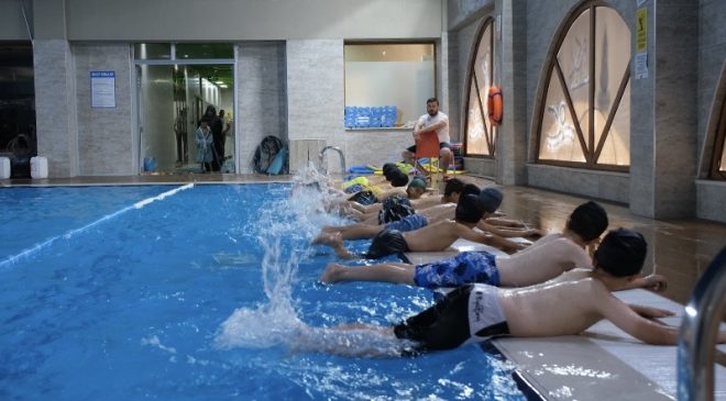 Onikişubat Belediyesi’nden Çocuklara Ücretsiz Yüzme Kursu Kayıtları Devam Ediyor