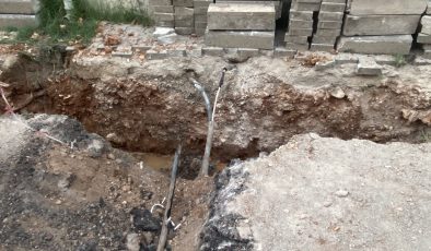 AKEDAŞ Tepki Çekti: Kazıda Kablolar Koptu, Altyapı Açıkta Kaldı