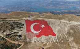 DÜNYANIN EN BÜYÜK TÜRK BAYRAĞI, YENİDEN İLK GÜNKÜ GÖRKEMİNE KAVUŞTU