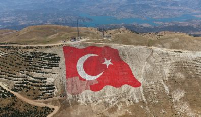 DÜNYANIN EN BÜYÜK TÜRK BAYRAĞI, YENİDEN İLK GÜNKÜ GÖRKEMİNE KAVUŞTU