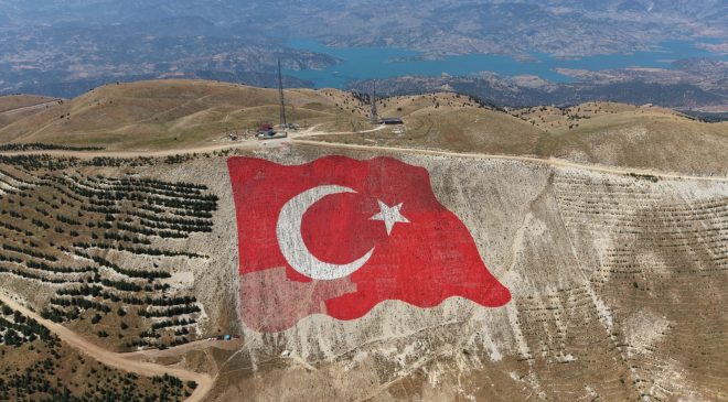 DÜNYANIN EN BÜYÜK TÜRK BAYRAĞI, YENİDEN İLK GÜNKÜ GÖRKEMİNE KAVUŞTU