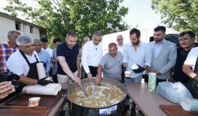 DÖNÜKLÜ’DE AŞURE BEREKETİ: BAŞKAN TOPTAŞ VATANDAŞLARLA BULUŞTU