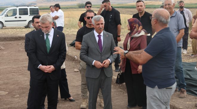 Vali Ünlüer, Domuztepe Höyüğü’ndeki Kazı Çalışmalarını İnceledi